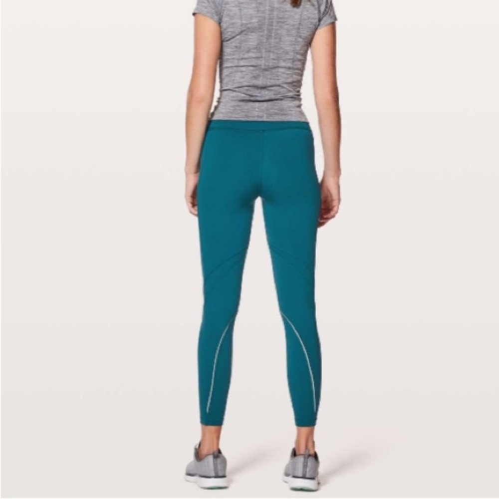 Lululemon Chasing Miles Tight *25" in Dark Uniform Blue size 4